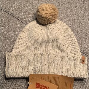 Fjällräven Ovik Pom Hat NWT